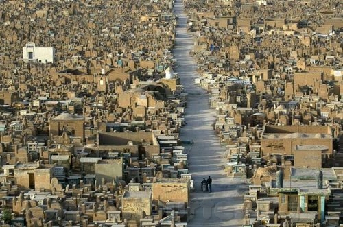 Le plus grand cimetière du monde #1