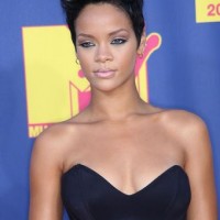 Rihanna chante Disturbia aux MTV Music Awards 2008