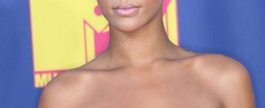 Rihanna chante Disturbia aux MTV Music Awards 2008