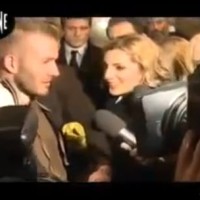 David Beckham se fait toucher le kiki par une journaliste