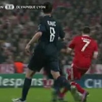Vidéo carton rouge Ribéry (Bayern - Lyon 21/04/2010)