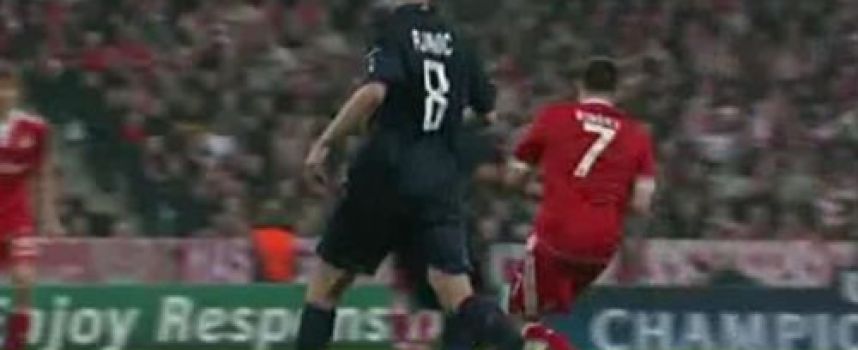 Vidéo carton rouge Ribéry (Bayern - Lyon 21/04/2010)
