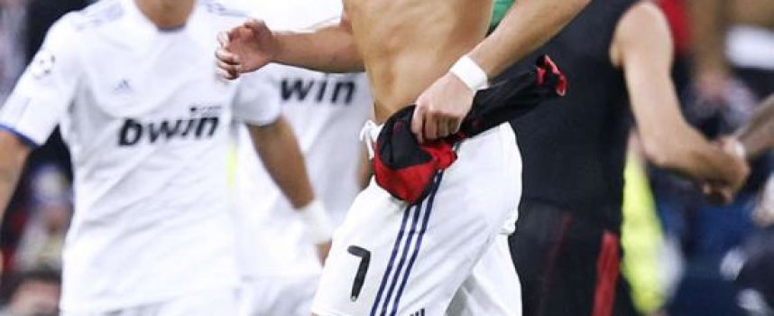 Cristiano Ronaldo torse nu pour vous mesdames