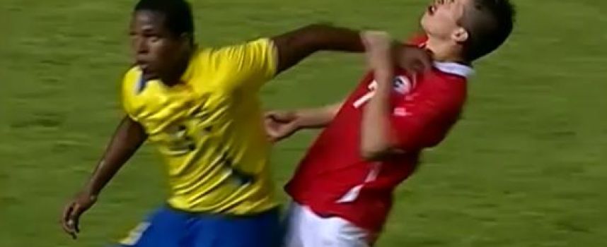Auto agression de Bryan Carrasco (Foot: Equateur vs Chili)