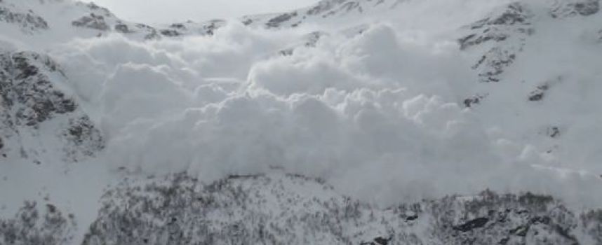 Méga avalanche déclenchée en Russie (Cheget)