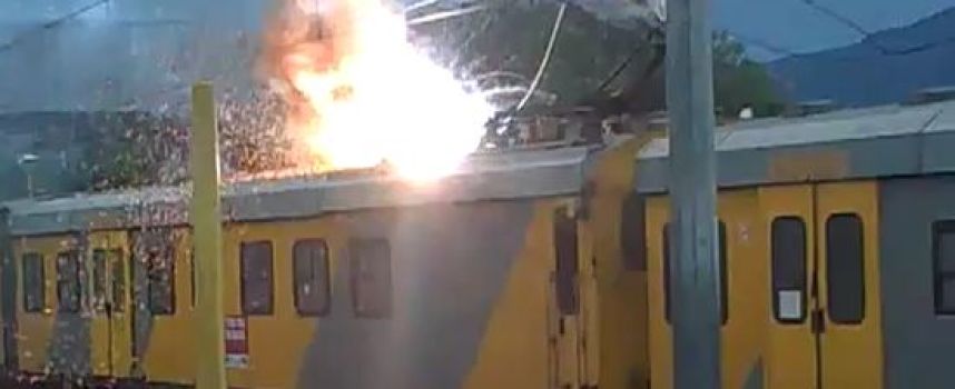 Explosion électrique sur le toit d'un train