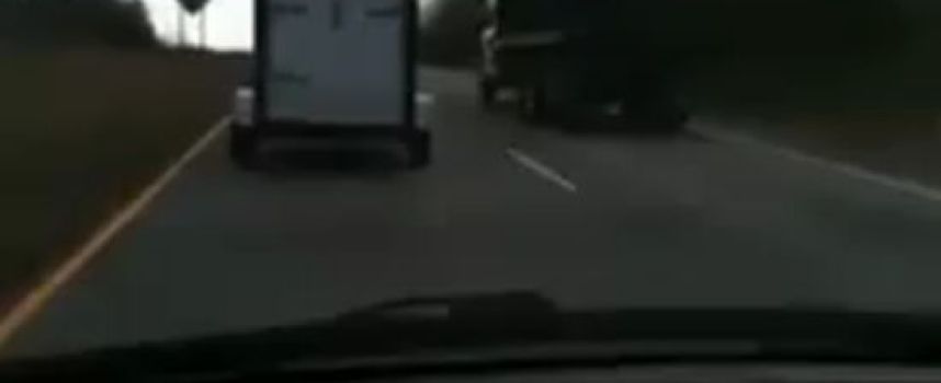 Il filme son accident en voiture (planche dans pare-brise)!