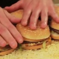 Lasagnes de hamburgers par Epic Meal Time