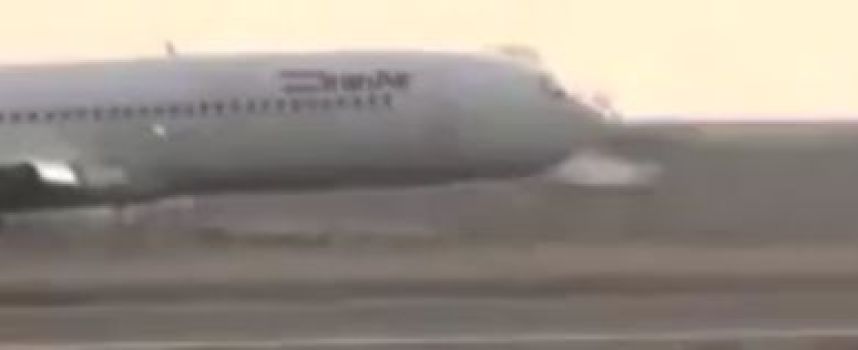 Atterrissage parfait pour l'avion Iranien sans train avant