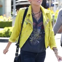 Miley Cyrus adore Iron Maiden, mais sans manche