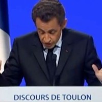 Nicolas Sarkozy chante Je suis venu vous dire que je m'en vais