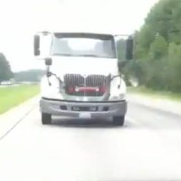 La blague du camion à contre sens sur l'autoroute