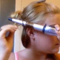 Comment se couper les cheveux avec un fer à friser