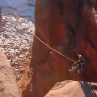 Le plus impresionnant Rope Swing du monde du haut d'un canyon !