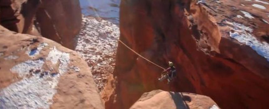 Le plus impresionnant Rope Swing du monde du haut d'un canyon !