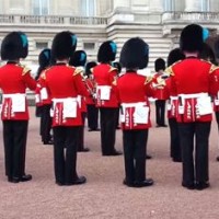 La Garde Royale anglaise reprend Game of Thrones devant Buckingham Palace