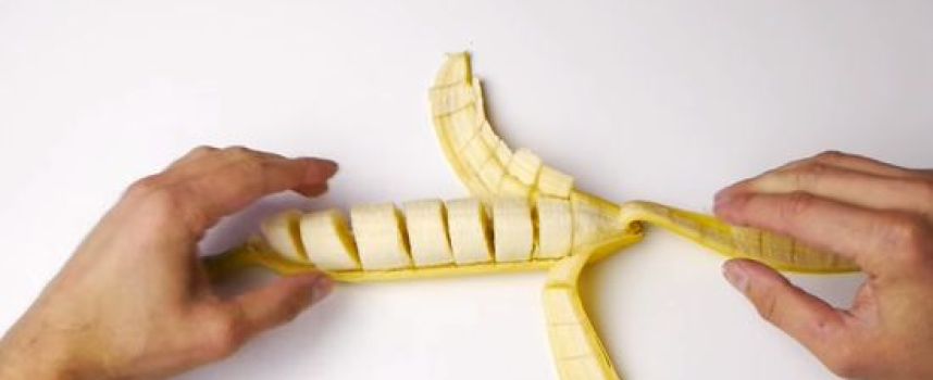 Comment pré-trancher une banane avant de l'éplucher ?