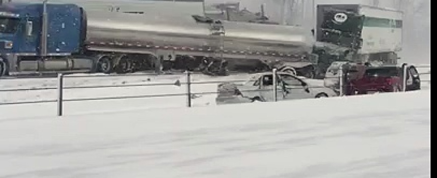 Carambolage géant sur une autoroute enneigée du Michigan